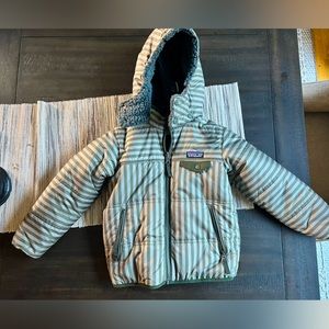 EUC Patagonia boys sz 5T reversible coat (fleece lined)